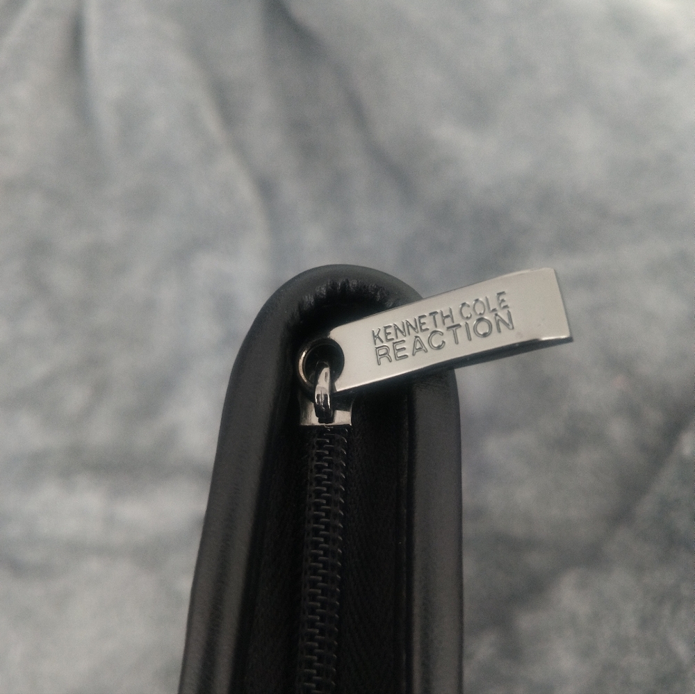 KENNETH COLE REACTION TABLET CASE - Picture 8 of 9